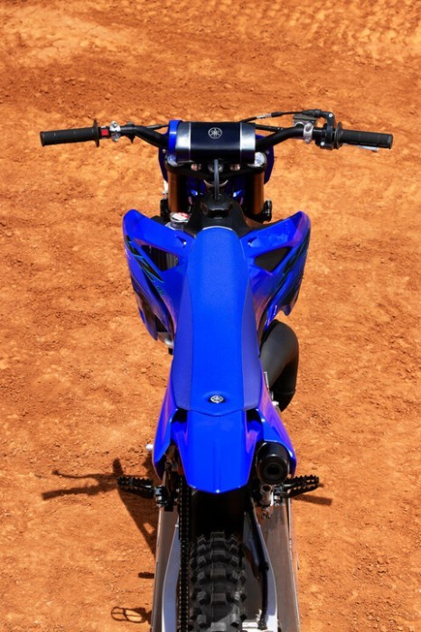 Detail image of Yamaha YZ85 two stroke in Blue colourway, top down rider seat and cockpit
