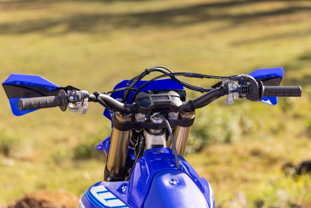 WR250F 2025 detail image of handlebar/cockpit