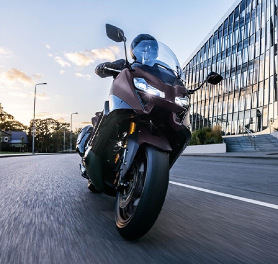 Action image of Yamaha TMAX 560