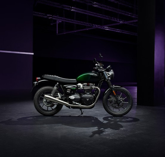 Static image of Triumph Speed Twin 900 Stealth in Phantom Green