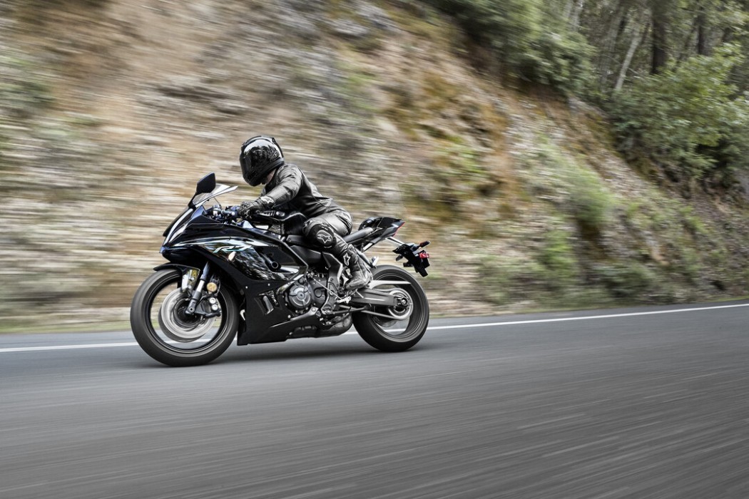 Action image of Yamaha YZF-R7 HO 2023 in black Colourway, long shot mid corner