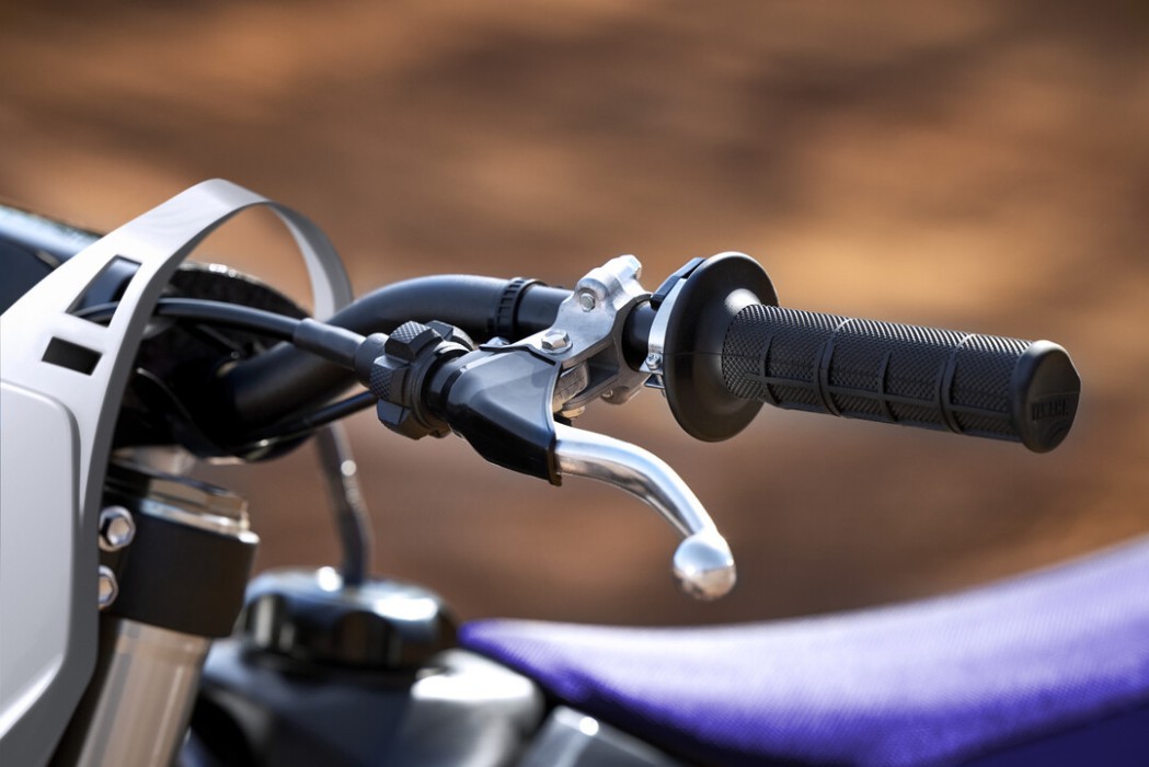 Detail image of Yamaha YZ125 two stroke in 50th Anniversary colourway, handlebars and clutch lever
