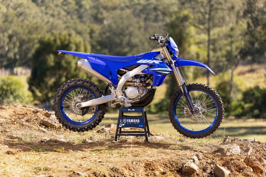 Yamaha WR450F 2025 in blue colourway, static image of bike outdoors