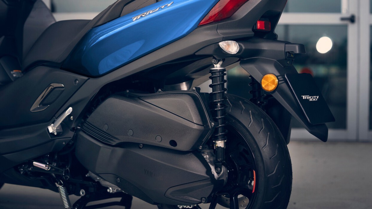 Action image of Yamaha Tricity 300 in blue colourway, rear suspension