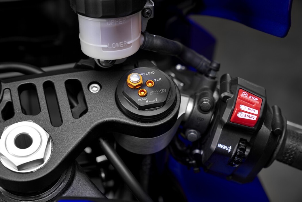Detail image Yamaha YZF-R1 2024 in blue colourway fork adjusters