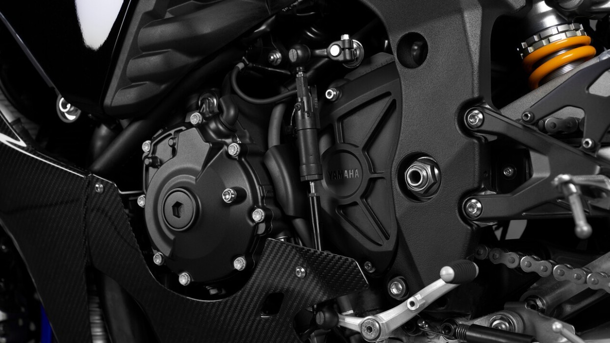 Detail image Yamaha YZF-R1M 2024 in Black colourway engine