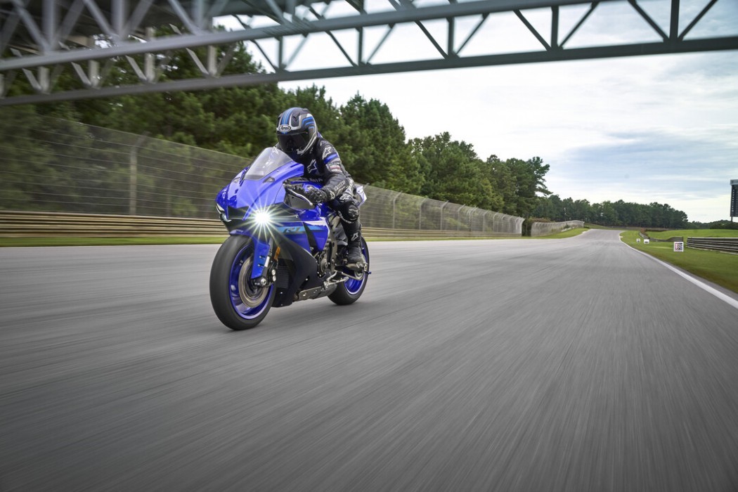 Action image Yamaha YZF-R1 2024 in blue colourway on a racetrack