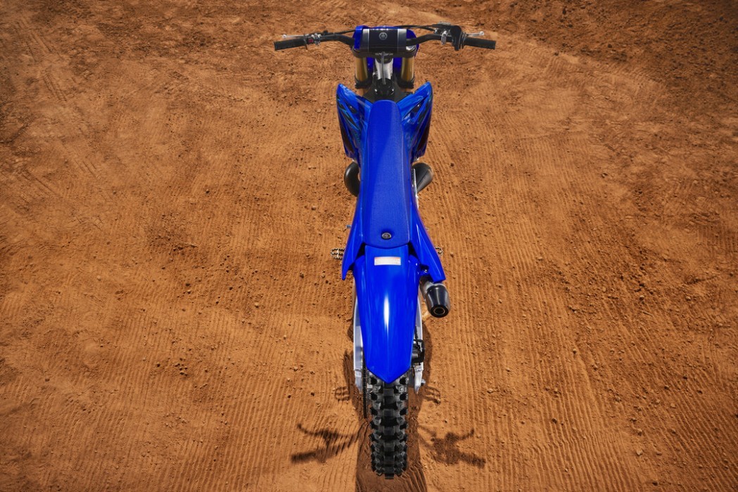 Detail image of Yamaha YZ250 two stroke in Blue colourway, top down seat and cockpit