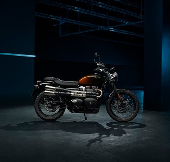 Static image of Triumph Scrambler 900 Stealth in Phantom Orange