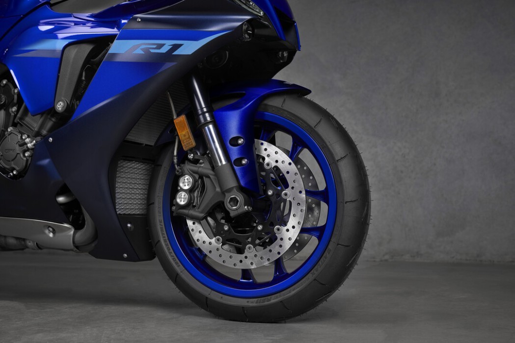 Detail image Yamaha YZF-R1 2024 in blue colourway front brakes and fairing