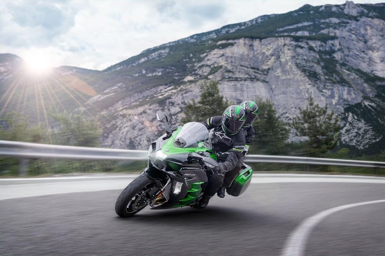 Action image of Kawasaki Ninja H2 SX SE supercharged touring motorcycle