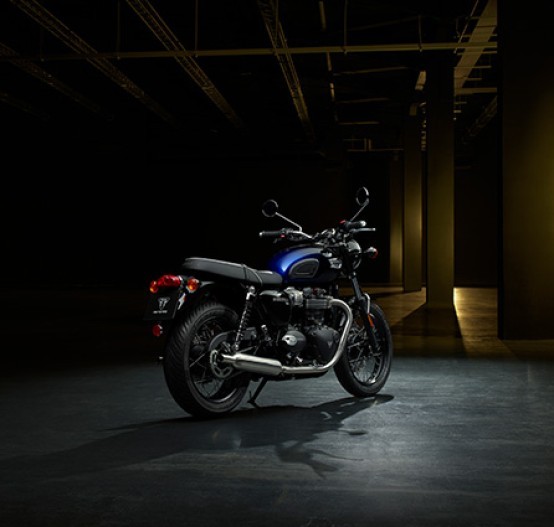 Static image of Triumph Bonneville T100 Stealth in Phantom Blue