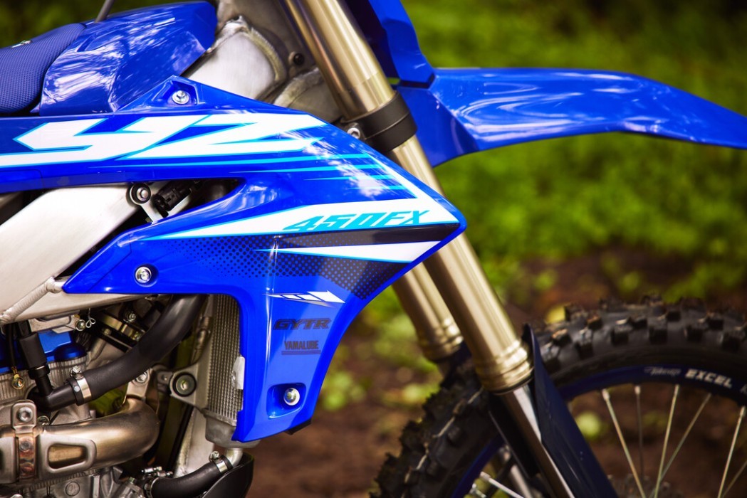 YZ450FX 2025 static image of enduro bike graphics