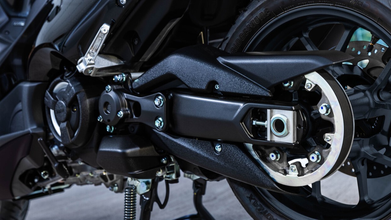Detail image of Yamaha TMAX 560, rear wheel and drive belt
