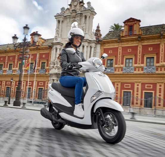 Action image of Yamaha D'elight 125 scooter in pearl white colourway, available at Brisan Motorsports Islington